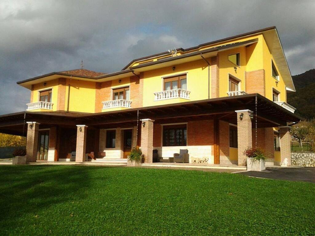 La Villa Guest House Capitignano Dış mekan fotoğraf